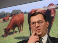 Rozlał gnojowicę przed domem ministra i mu groził. 35-latek może trafić do aresztu