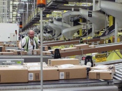 Koniec 30-letniego kontraktu. Amazon porzuca pocztę