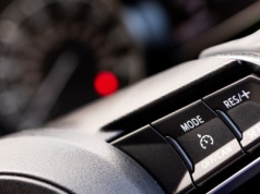 Masz go tuż pod palcem i ignorujesz. Ten przycisk chroni przed punktami i mandatami