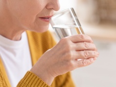 Pij, jeśli masz dnę moczanową. Zmniejszają ryzyko napadu, wspierają nerki