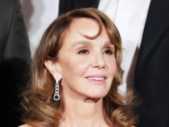 Czy kobieta po 60-tce może być seksowna? Sprawdź, co naprawdę przyciąga