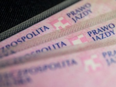 300 zł na start. Kierowcy zapłacą więcej za prawo jazdy i rejestrację