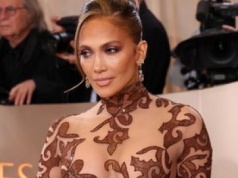 Przyszła na Złote Globy w "nagiej" sukience. Kreacja nie zachwyciła