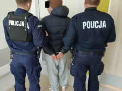 Zwłoki 18-latki pod wersalką na Bielanach. Zatrzymano 28-latka, który usłyszał zarzut zabójstwa!