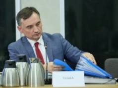 Zbigniew Ziobro dostał azyl na Węgrzech. Ujawnił, co z jego żoną