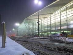Samoloty przegrywają z zimą. Apokalipsa na polskich lotniskach