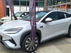 185 tys. kontra 143 tys. zł. Chińskie auta zmieniają reguły gry