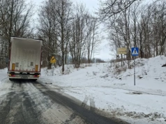 Ciężarówką przez wąską dróżkę w Goduszynie