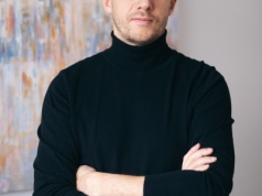 „Straciłem 20 lat życia w klatce, oczywiście z sowitym wynagrodzeniem”. Menedżer zrzucił złote kajdanki. Najpierw musiał pokonać nowotwór