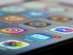 Fikcyjny „lekarz” z Instagrama. Jak AI zbudowała autorytet dla 100 tys. odbiorców?