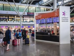 29-latka napisała niepokojące słowo na czole. Nie wyleciała z Warszawy