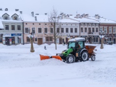 Paraliż zimowy na Podkarpaciu trwa. Rzeszów walczył całą noc, Tyczyn zasypany