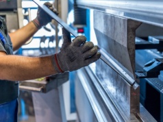 Cyfryzacja produkcji krok po kroku. Praktyczny przewodnik dla małych i średnich przedsiębiorstw