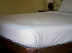 Tych pozycji do spania lepiej unikać