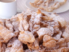 Chrust czy faworki? Oto, co naprawdę zjadasz w Tłusty Czwartek