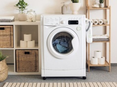 Dlaczego ubrania kurczą się w praniu? Nauka dopiero teraz poznała odpowiedź!