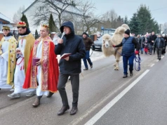 Czytelniczy piszą: Mędrcy świata w Rudzie Wolińskiej – pierwszy Orszak Trzech Króli w parafii św. Andrzeja Boboli