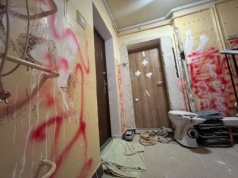 Blisko 20 zgłoszeń, zatrzymanie i szpital. Nowe fakty w sprawie dewastacji bloku w Nowej Hucie