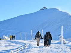 Liczba rezerwacji na ferie wzrosła, ale ich wartość jest mniejsza. Turyści tną koszty