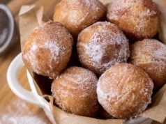 Te pączki serowe są puszyste i wilgotne w środku. Nie zatykają tak jak tradycyjne