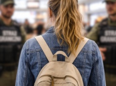 Ukrainka na polskim lotnisku napisała "bomba" na czole. I było bombowo