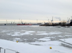 Mniejsze jednostki muszą czekać - utrudnienia w ruchu statków