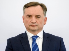 PKP zażartowało z azylu politycznego Ziobry. "Oferty nie łączą się". Zaskakująca promocja