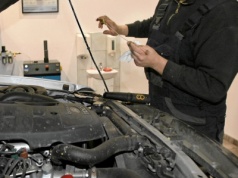 6 rzeczy kierowcy robią z niewiedzy lub lenistwa. Niszczą silnik na własne życzenie