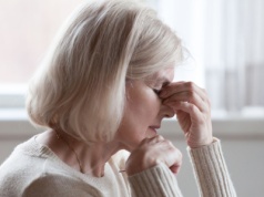 Większość z nas ignoruje te objawy. To pierwsze sygnały przeciążenia mózgu