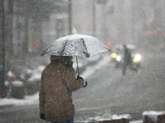 IMGW ostrzega: intensywne opady śniegu nad Nowym Sączem i regionem. Nawet 15 cm świeżego śniegu