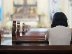 Tylko co czwarty katolik chodzi na mszę. Coraz mniej chrztów, bierzmowań i ślubów kościelnych