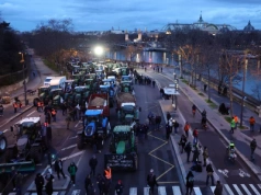 Francuscy kontynuują protesty. Kilkaset traktorów w Paryżu