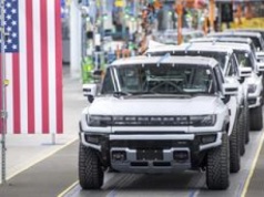 Częściowo wycofują się z elektryków. Stracą 6 mld dolarów