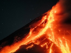 Groźny wulkan pobił rekord. Wyrzuca głazy wielkości aut