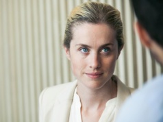 Jak ludzie inteligentni emocjonalnie „gaszą” złośliwe osoby? 4 mądre taktyki odpierania przykrych ataków