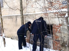 Zimowe patrole ratują życie. Służby w Ustroniu sprawdzają miejsca przebywania osób bezdomnych