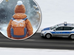 Zapłakana 9-latka stała przy drodze z plecakiem. Szukała ratunku. Smutne, co ją spotkało