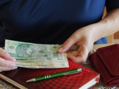 Tyle trzeba zarabiać, żeby być bogatym. Polacy wskazali kwoty