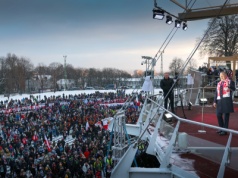 Nawrocki ściska się z „Dragonem” na Jasnej Górze. To symboliczna scena