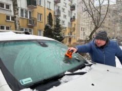 Jak usunąć lód z szyby samochodu? Oto elektryczna skrobaczka do szyb. Pierwszy test