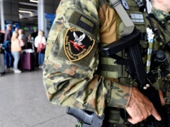 Poszukiwany za oszustwa zatrzymany na lotnisku w Pyrzowicach. Miał do odsiadki ponad rok więzienia