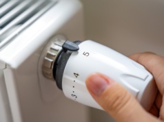 Koniec zakręcania kaloryferów. Wchodzi obowiązkowa opłata za ogrzewanie
