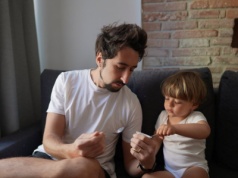 Ojciec wyznał, że dzieci go męczą: "Czy jestem potworem?". Reakcja w sieci zaskakuje