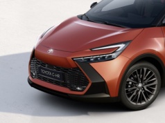 Bestseller Toyoty aż 20000 zł taniej. Wyprzedaż rocznika u japońskiego giganta