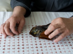 Jaka emerytura po 5 latach pracy? ZUS wypłaci kwotę, ale jest haczyk