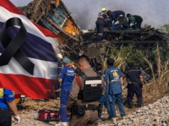 Katastrofa kolejowa w Tajlandii. Dźwig runął na pociąg, dramatyczny opis, są ofiary