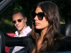 Tego twistu w Nocnym recepcjoniście nikt się nie spodziewał. Wyjaśniamy go