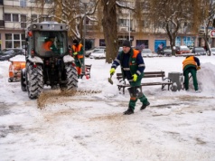 Rzeszów wciąż walczy ze śniegiem! Ratusz ostrzega przed gołoledzią