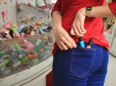 Kradzieże w sklepach w Wielkiej Brytanii z surowszą karą. Rząd planuje znieść próg 200 funtów