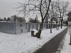 Wandale wymalowali obraźliwy napis w Świeciu. Ma kilkadziesiąt metrów!